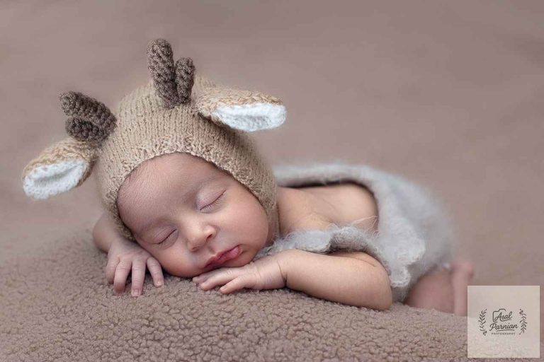 عکاسی تولد در آتلیه عسل پرنیان – نورپردازی حرفه‌ای و دکور جذاب
